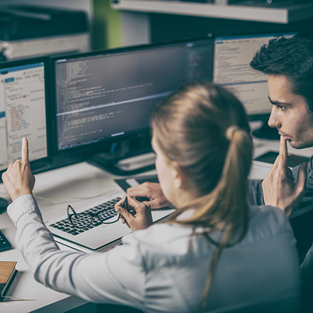 Image de 2 développeurs/codeurs